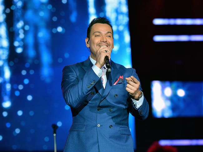 LAS VEGAS, NV - NOVEMBER 18:  Singer Victor Manuelle performs onstage during the 2015 Latin GRAMMY Person of the Year honoring Roberto Carlos at the Mandalay Bay Events Center on November 18, 2015 in Las Vegas, Nevada.  (Photo by Rodrigo Varela/WireImage)
