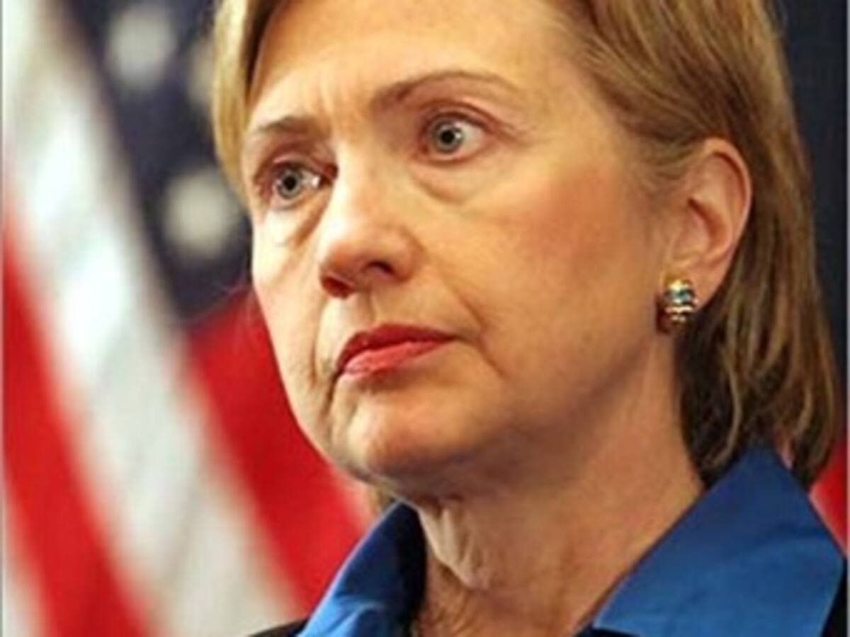 Clinton afirma que régimen de Castro en Cuba 'está finalizando' y defiende acercamiento con Chávez