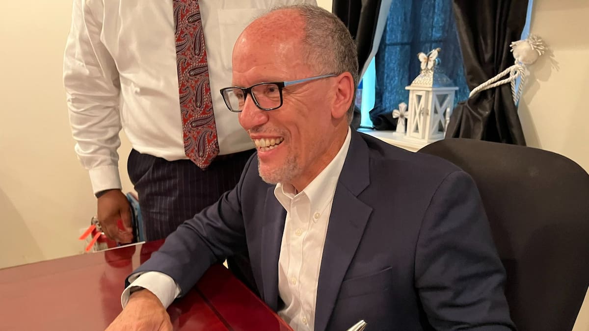 “Economía de EE.UU. es la más sólida del mundo”: Tom Pérez, asesor en la Casa Blanca