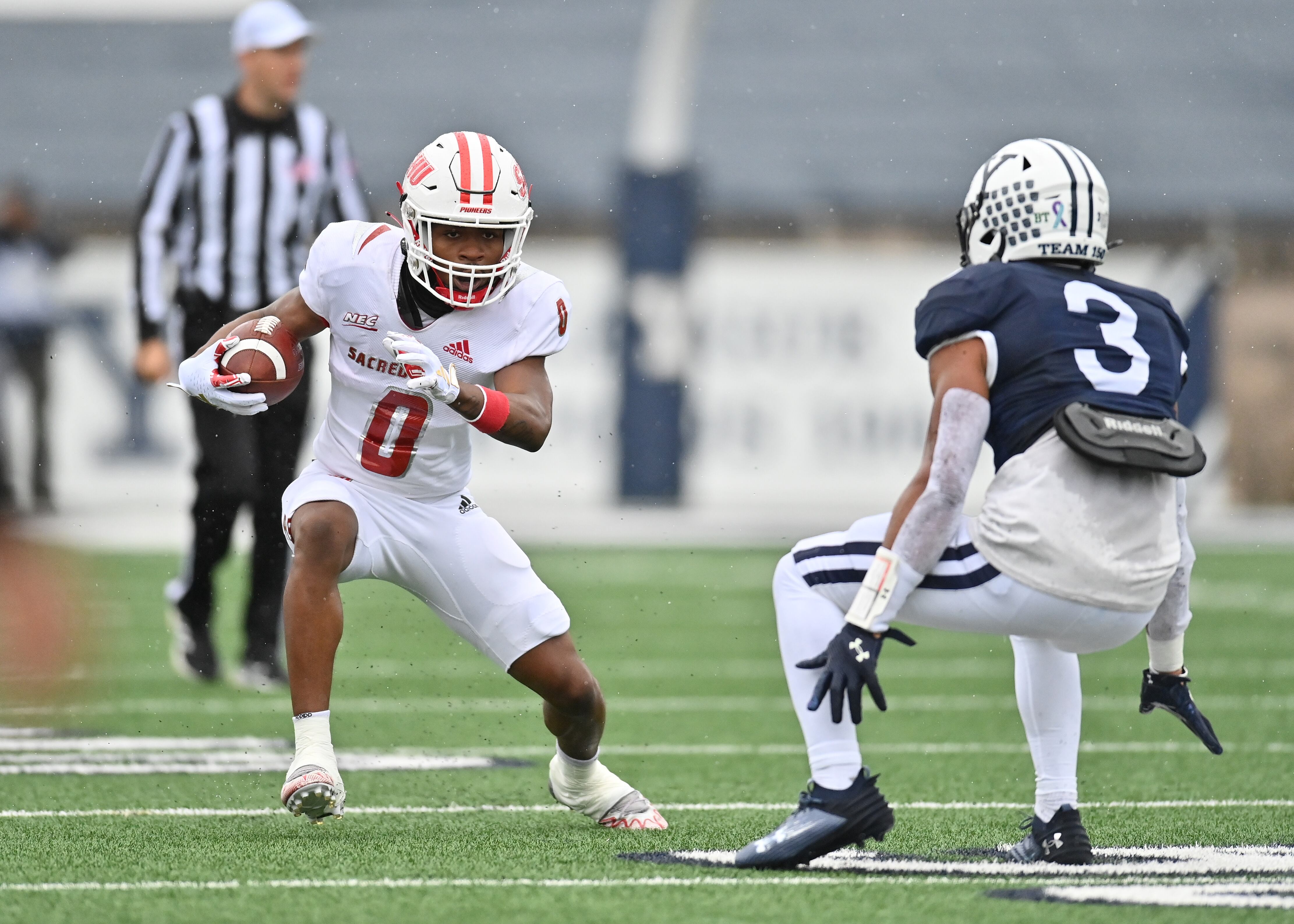 Jugadores fútbol americano en la universidad (Getty Images)