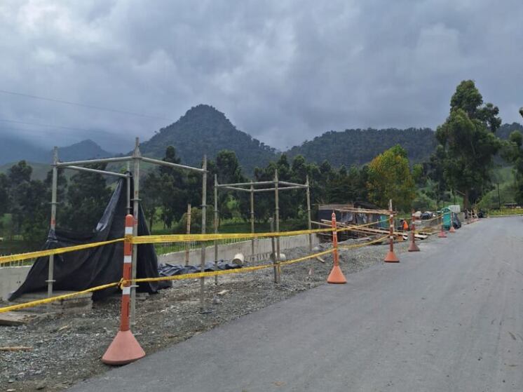 Vía inconclusa Termales - El Arbolito