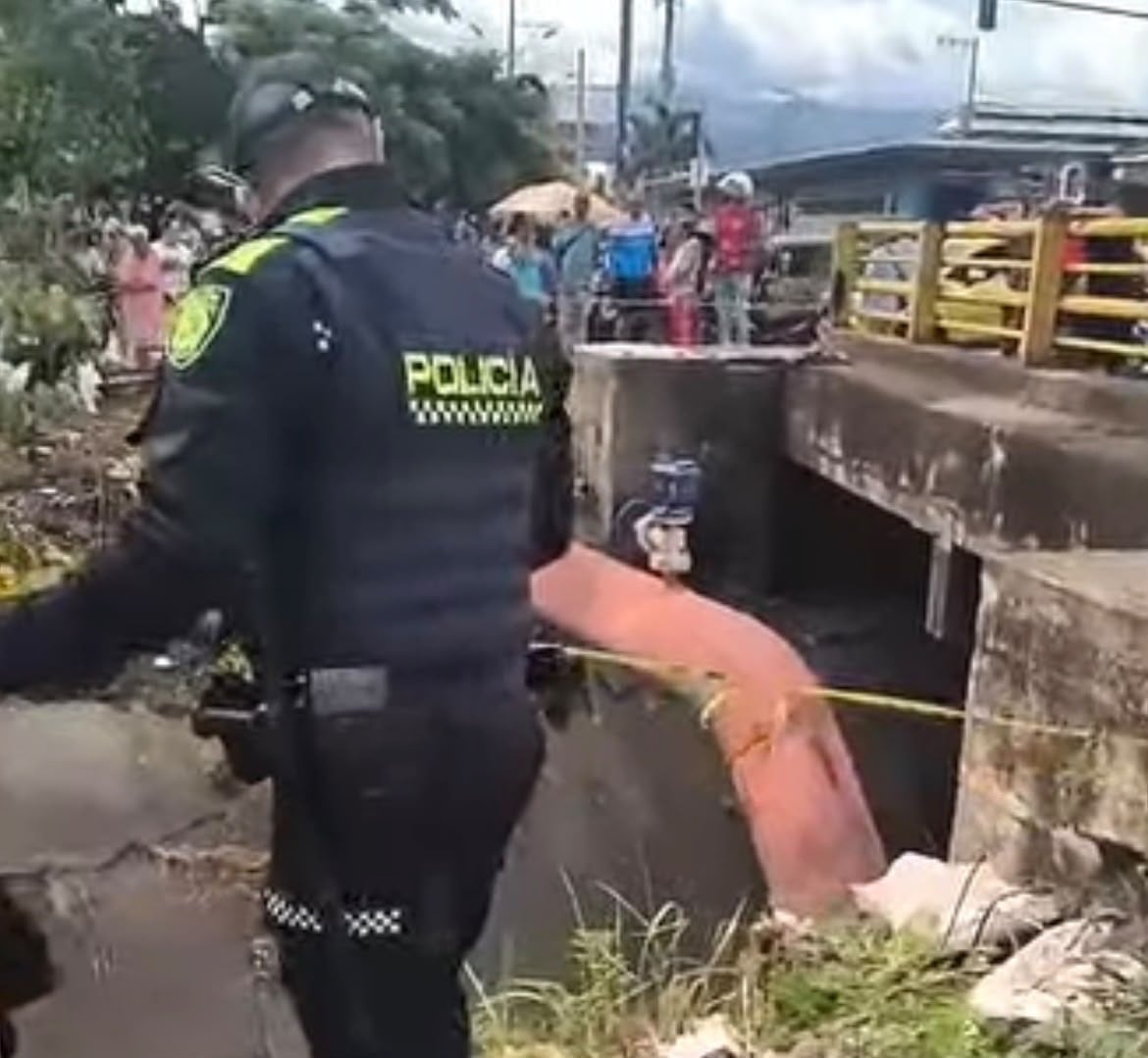 Incinerada y debajo de un puente: así encontraron a joven de 19 años en Cali