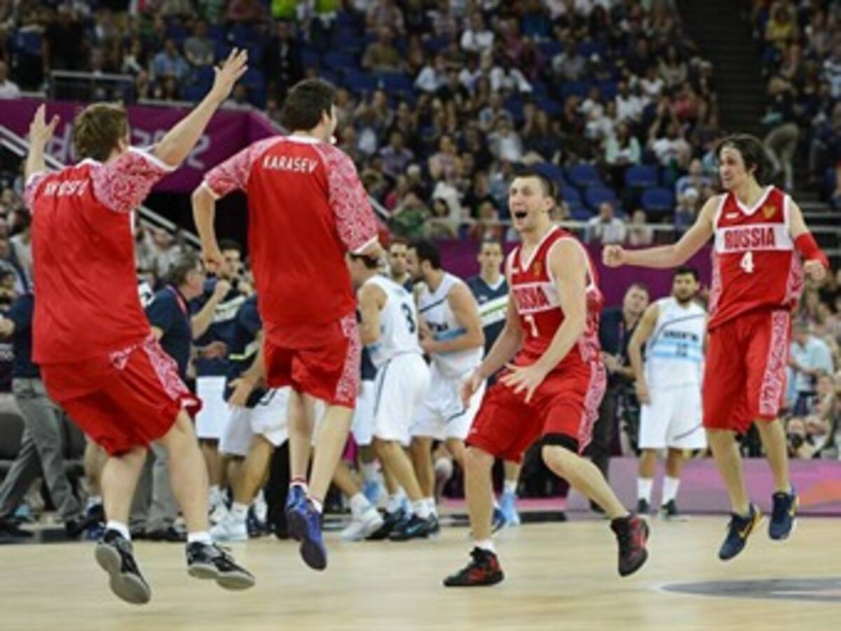 Rusia obtiene medalla de bronce en el baloncesto masculino