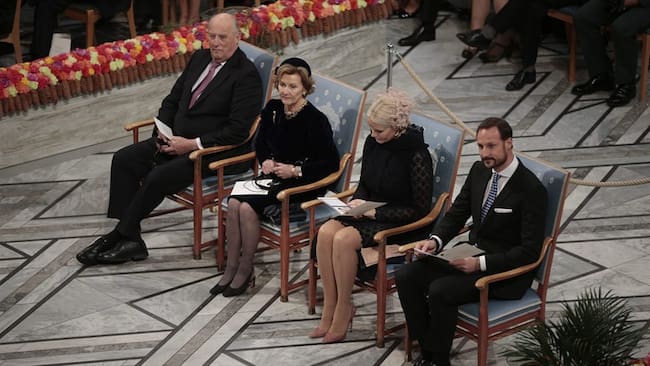 Oslo (Norway), 10/12/2016.- Norwegian Royals (L-R) King Harald of Norway, Queen Sonja of Norway, Crown Princess Mette-Marit and Crown Prince Haakon attend the Peace Prize awarding ceremony.. Foto: Agencia EFE