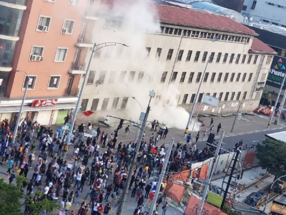 Protesta contra la policía dejó graves daños en el comando de Medellín