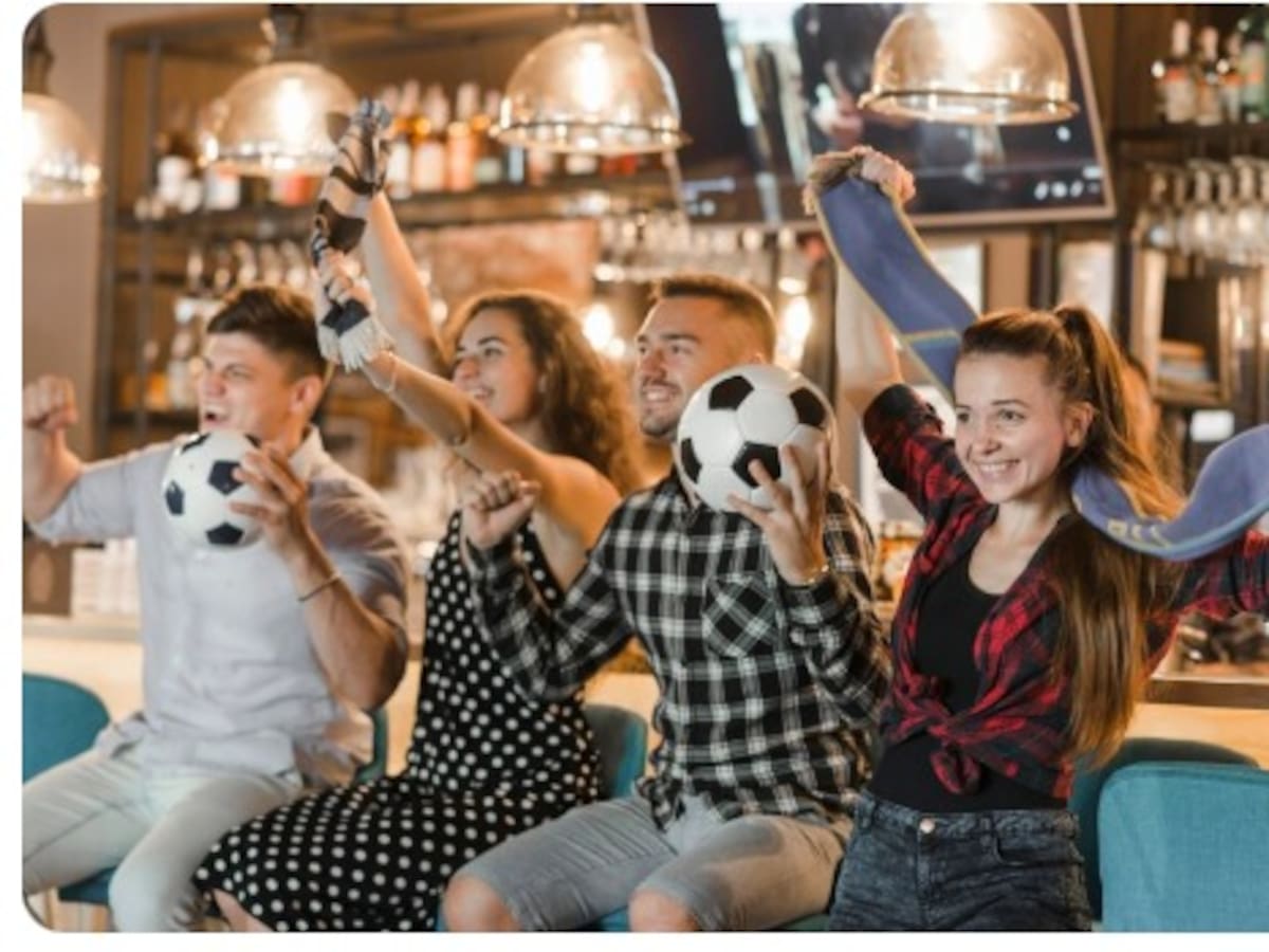 Vive la emoción de la final del fútbol europeo entre amigos