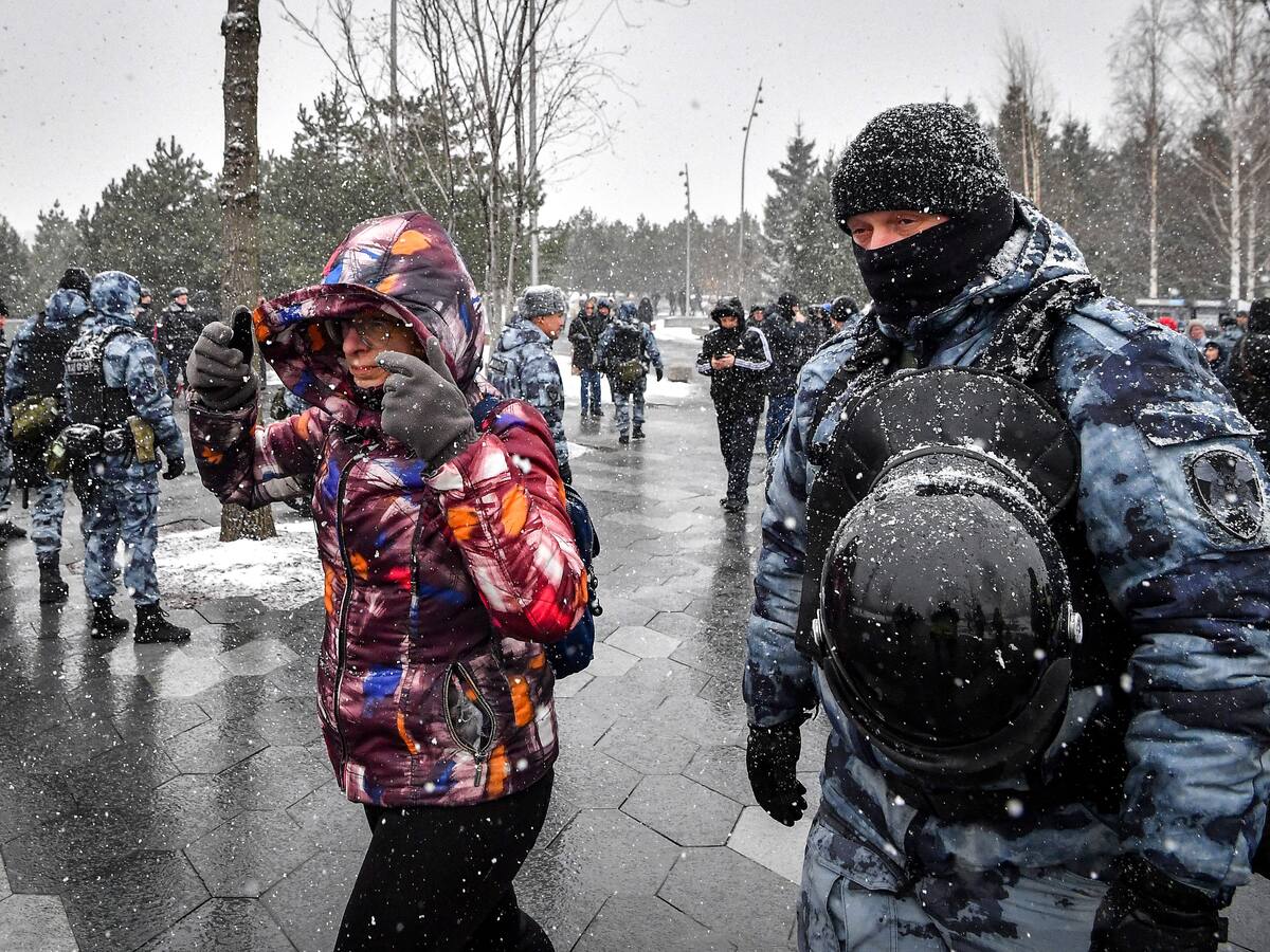 “Las personas son perseguidas”: activista sobre detenciones de rusos que se oponen a la guerra en Ucrania