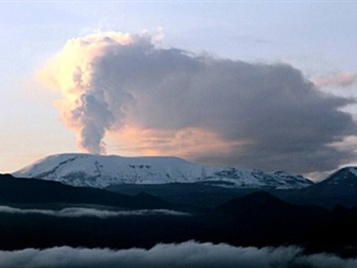 Gobierno destina más de mil millones de pesos para atender planes de contingencia en el Volcán del Ruiz