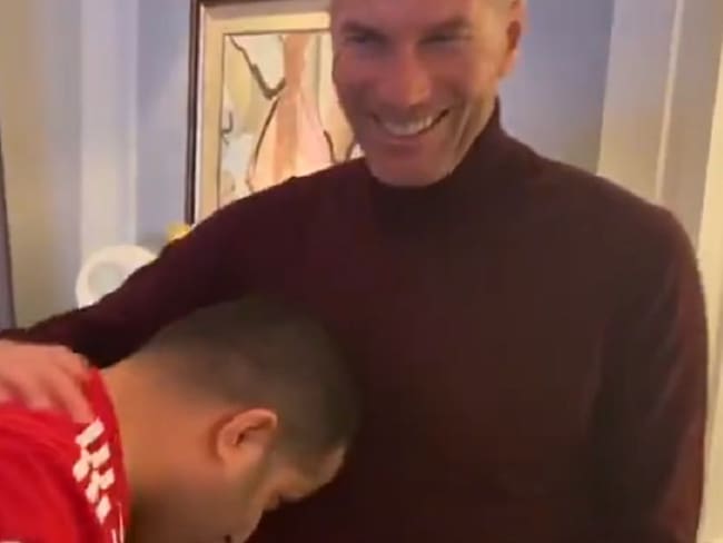 Jeque árabe devuelve cabezazo que Zidane le dio a Materazzi