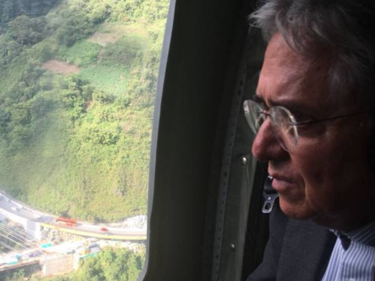 Por orden del presidente Santos, minstransporte arribó a zona de emergencia por caída del puente Chiraraja