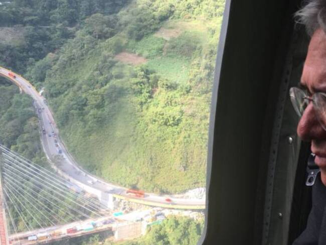Por orden del presidente Santos, minstransporte arribó a zona de emergencia por caída del puente Chiraraja