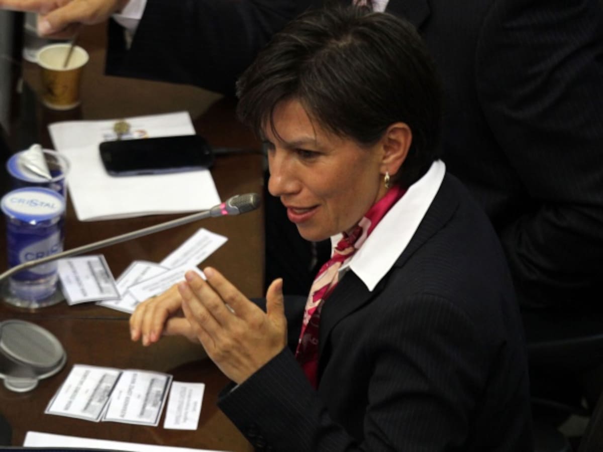 Hay una actitud tibia del Gobierno frente a escándalos de alimentos: senadora López