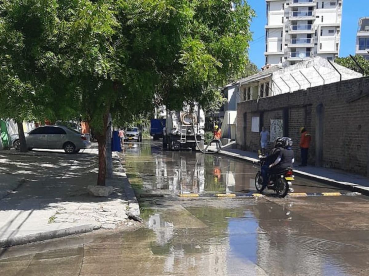 Algunos barrios de Santa Marta 'nadan' entre aguas residuales