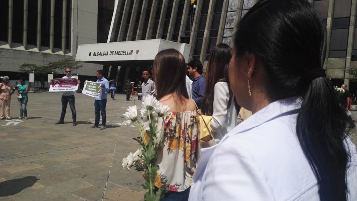 Los ciudadanos se sumaron a la iniciativa nacional #YoSoyYuliana para rechazar todo acto de violencia contra los niños.