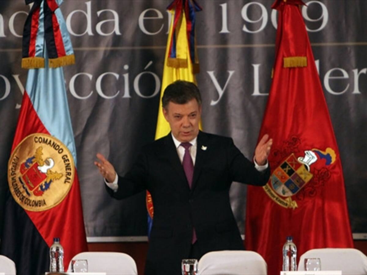 Santos sostiene reunión de última hora con cúpula militar