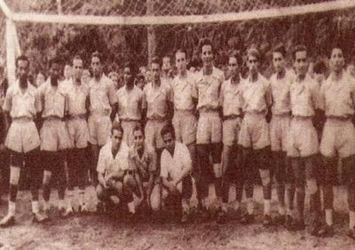 PEREIRA 1944DE PIE IZD-DER: Pedro Peruco, Rafael Uribe, Luis Michinguando, Luis Carlos Marulanda, Faustino Chiquito, Alberto Soto, Jesús Villegas, Saulo Flórez, Alfonso Suárez, Rogelio Control, Alberto Peyonda, Gabriel Cardona Y Juan Posada.ABAJO IZQ-DER: Olidén Ñato Ángel, Roberto Durán Y Eusebio Robles.