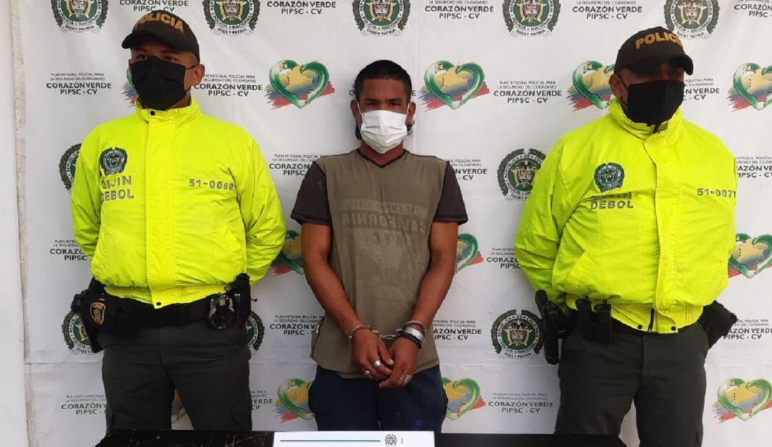 Alias ‘Cucaracho’ intimidaba con arma de fuego a las personas que transitaban en la vía que une al corregimiento de Santa Fe con el barrio Yatí