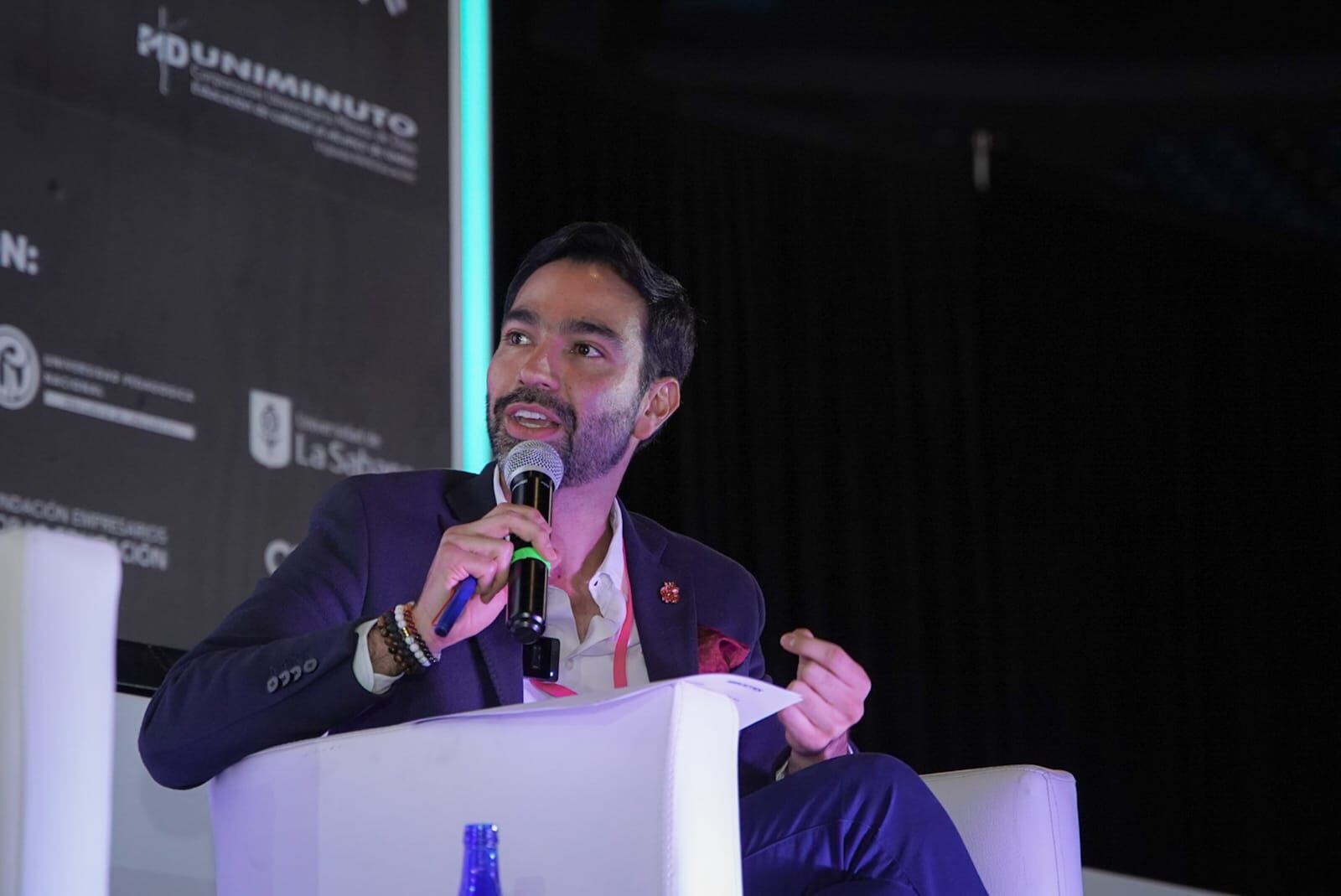 El presidente de Icetex participó del encuentro El futuro de la educación, un debate organizado por Prisa Media. | Foto: Caracol Radio