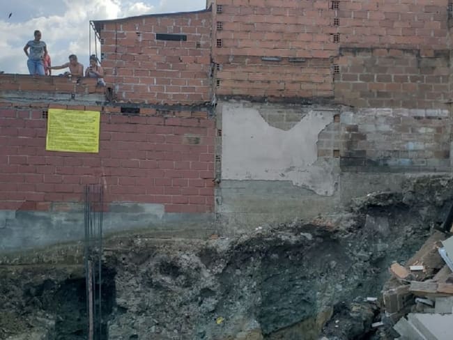 Dos viviendas colapsadas y 10 más evacuadas en el Doce de Octubre