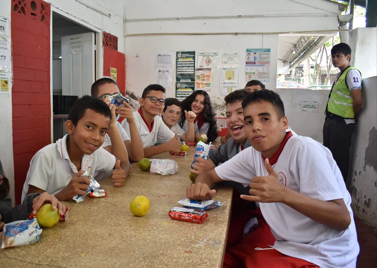 Autoridades educativas esperan que más de 200.000 niños retomen este lunes las actividades escolares.