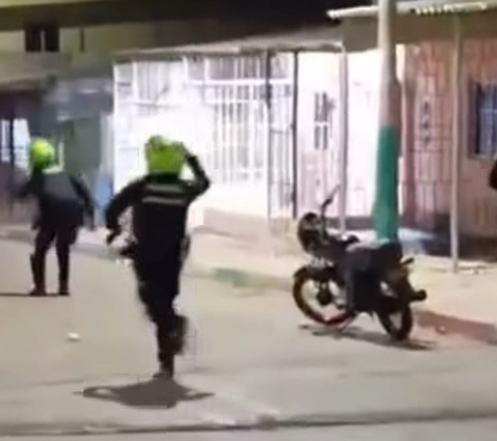 Momentos del enfrentamiento. Foto: tomada de un video.