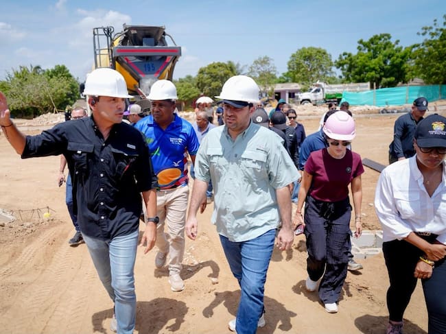 Visita del gobernador en obras del Parador Turístico de Loma Arena. // Gobernador de Bolívar