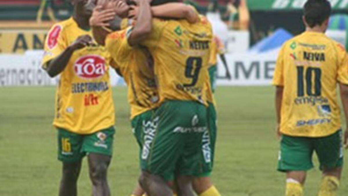 Atlético Huila domina el fútbol colombiano. Primera victoria para Nacional, Cúcuta y Chicó