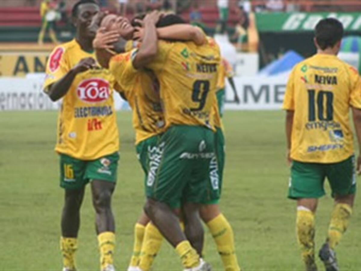 Atlético Huila domina el fútbol colombiano. Primera victoria para Nacional, Cúcuta y Chicó