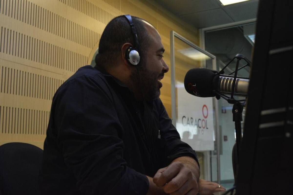 El ídolo de la radio se despide de La Luciérnaga pero continúa con sus comentarios deportivos en El Pulso del Fútbol. #GraciasPelaez