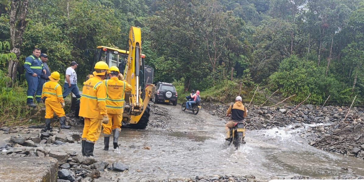 La vía entre Chiquinquirá y Sáchica, kilómetro 29, está totalmente cerrada por desbordamiento del río Sutamarchán / Foto: Prensa Invías.