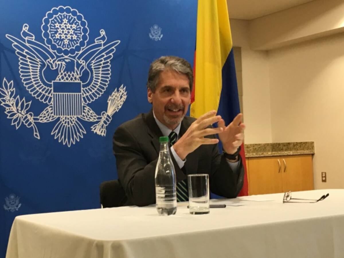 EE.UU. coopera con Colombia para controlar el Zika: embajador Whitaker