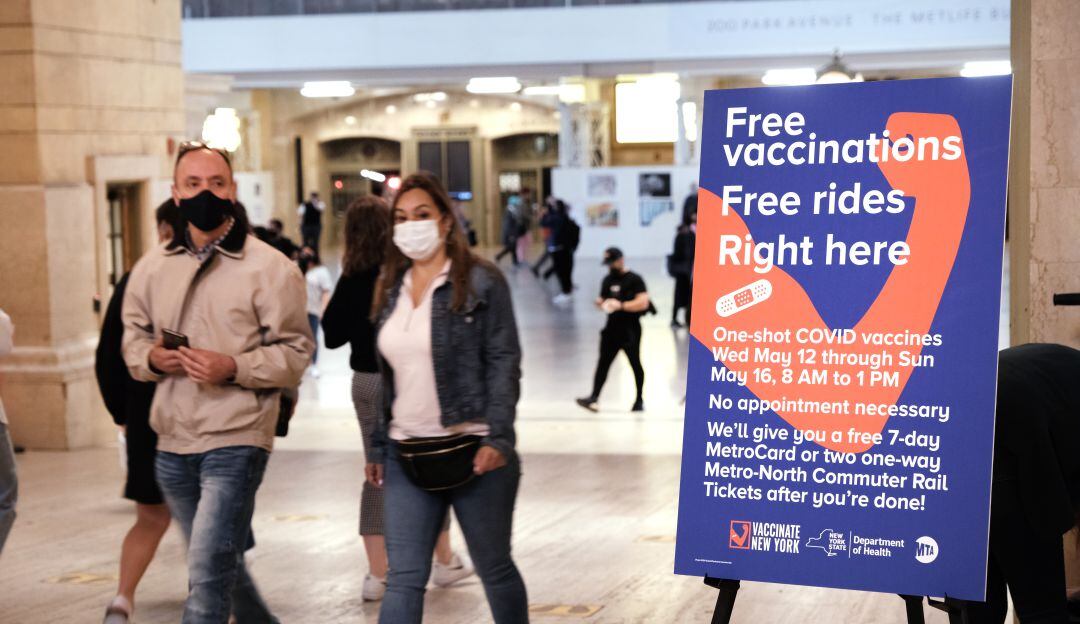 Centro de vacunación en el metro de Nueva York
