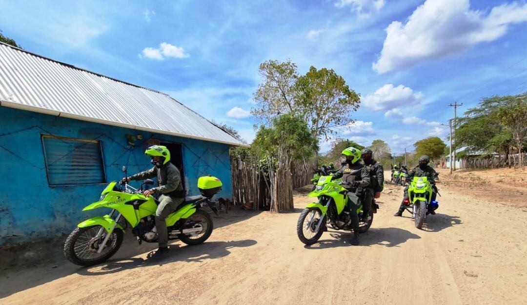 En El Salado, personal de la Policía asistió a una comisión de la Unidad de Restitución