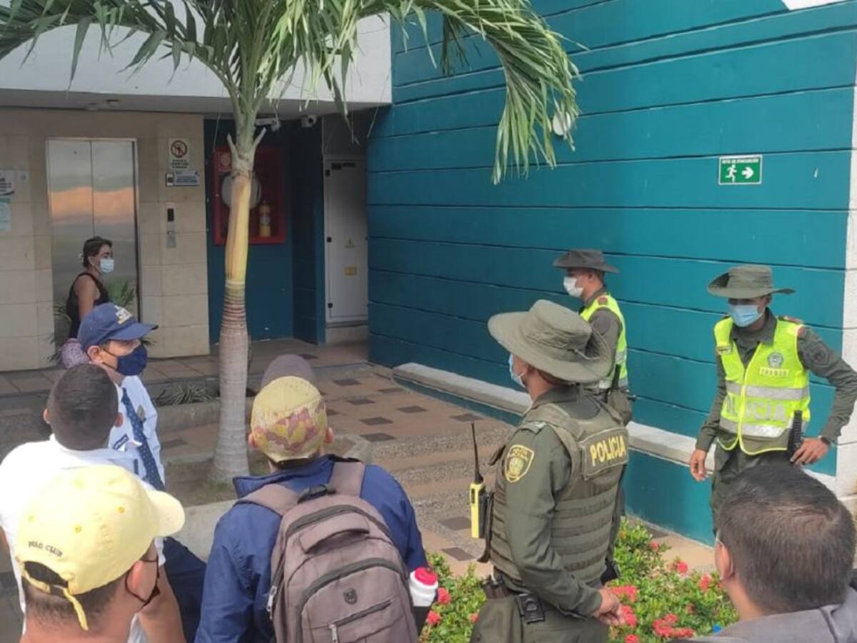 UMATA rechazó maltrato animal a perro que fue tirado desde un edificio