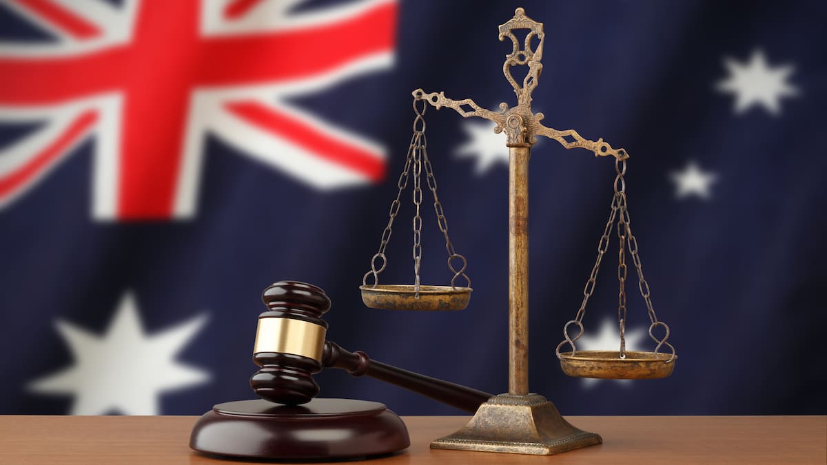 Policía australiana acusa a exmédico de más de un centenar de violaciones y agresiones