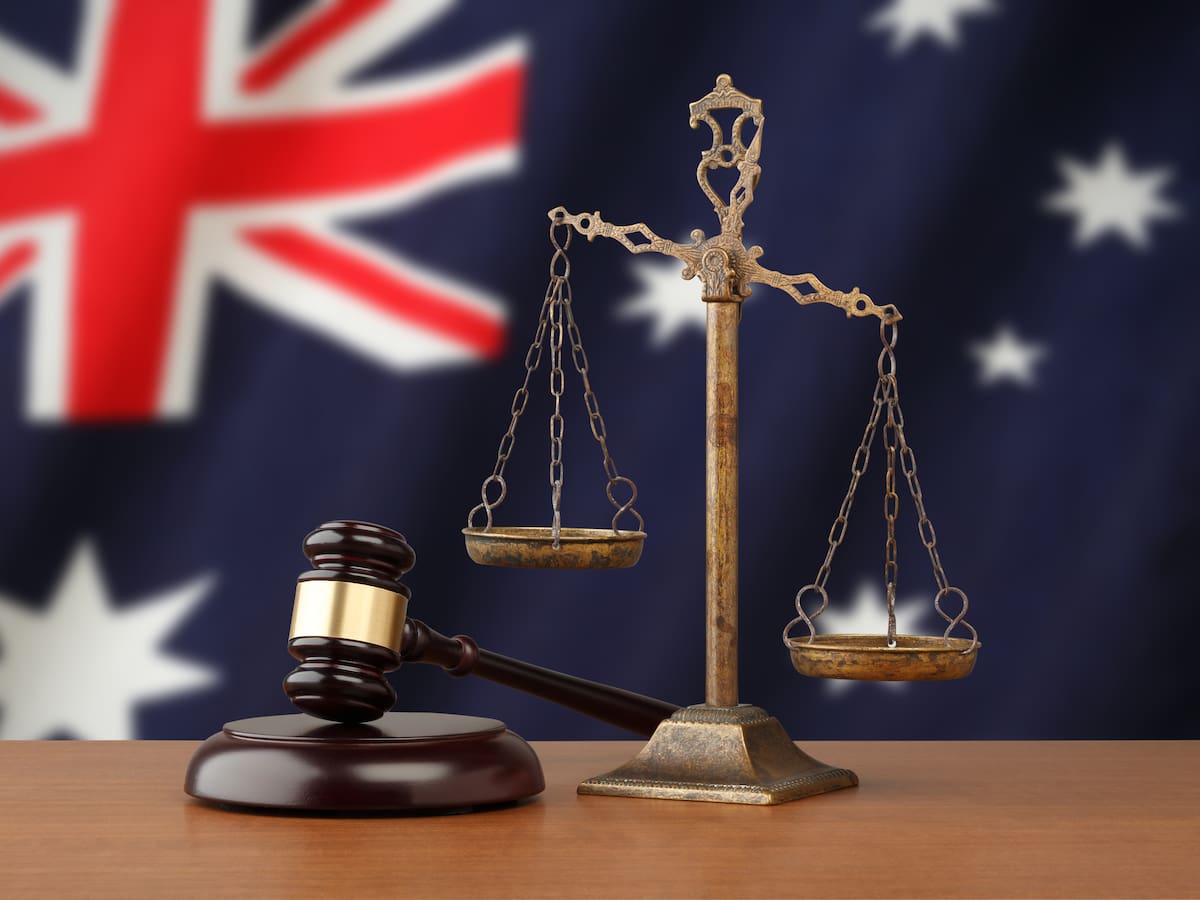 Policía australiana acusa a exmédico de más de un centenar de violaciones y agresiones