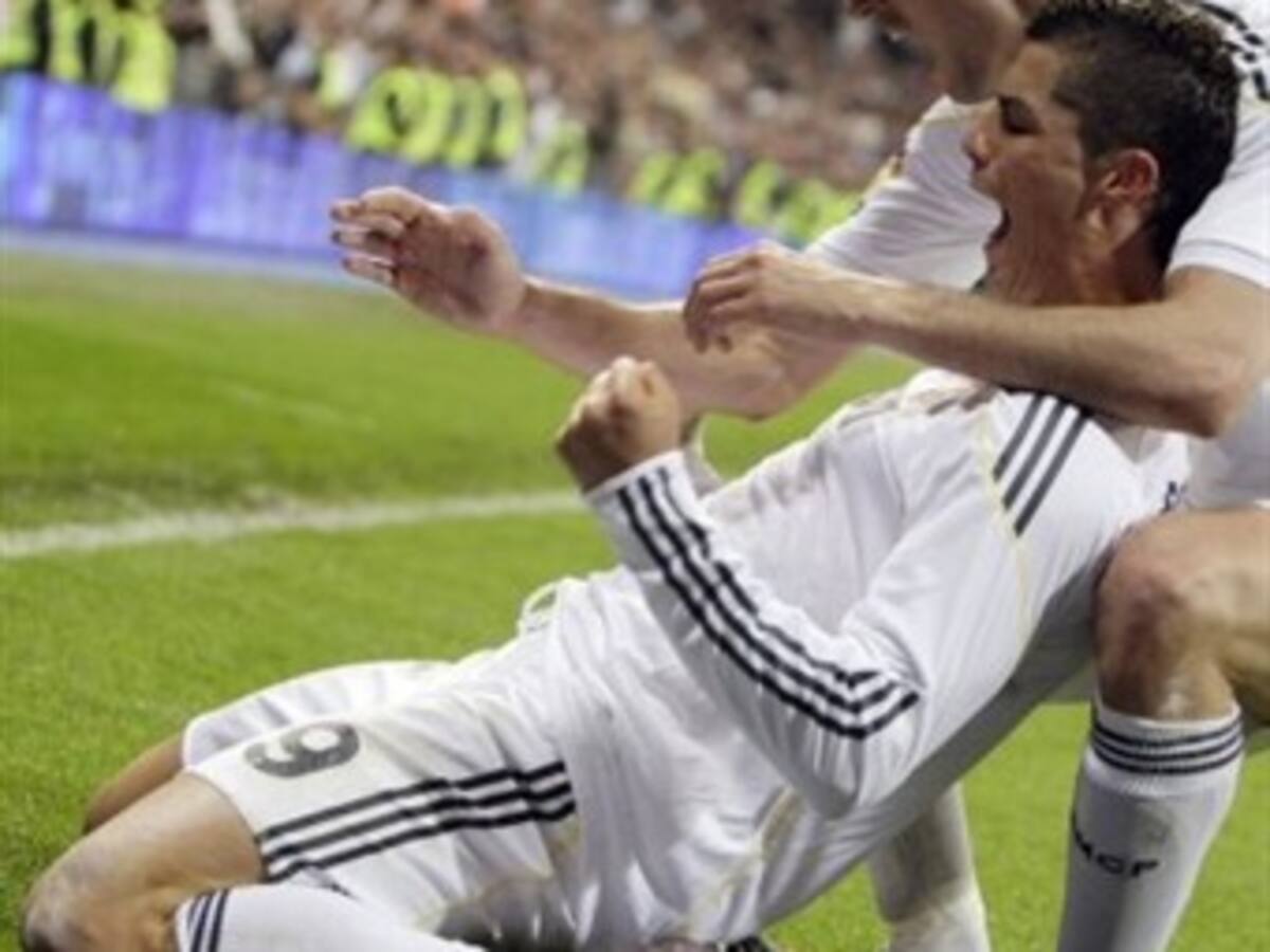Real Madrid vence al Valencia y mantiene el liderato