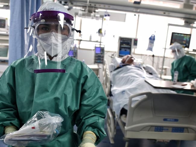 Médicos piden extender alerta roja hospitalaria y cuarentena a todo el país