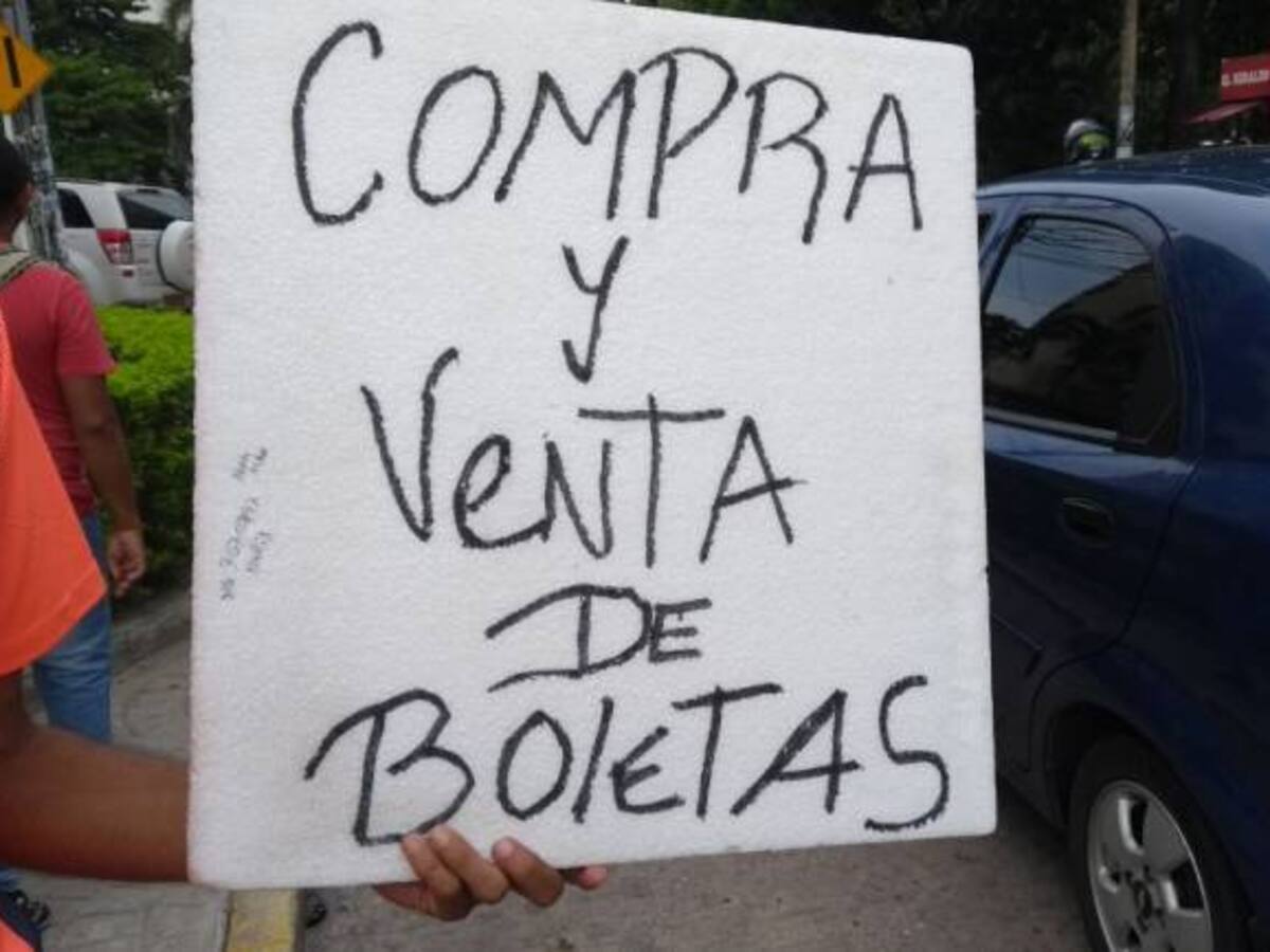 Huelga de pilotos afecta precios en reventa de boletas Colombia - Paraguay