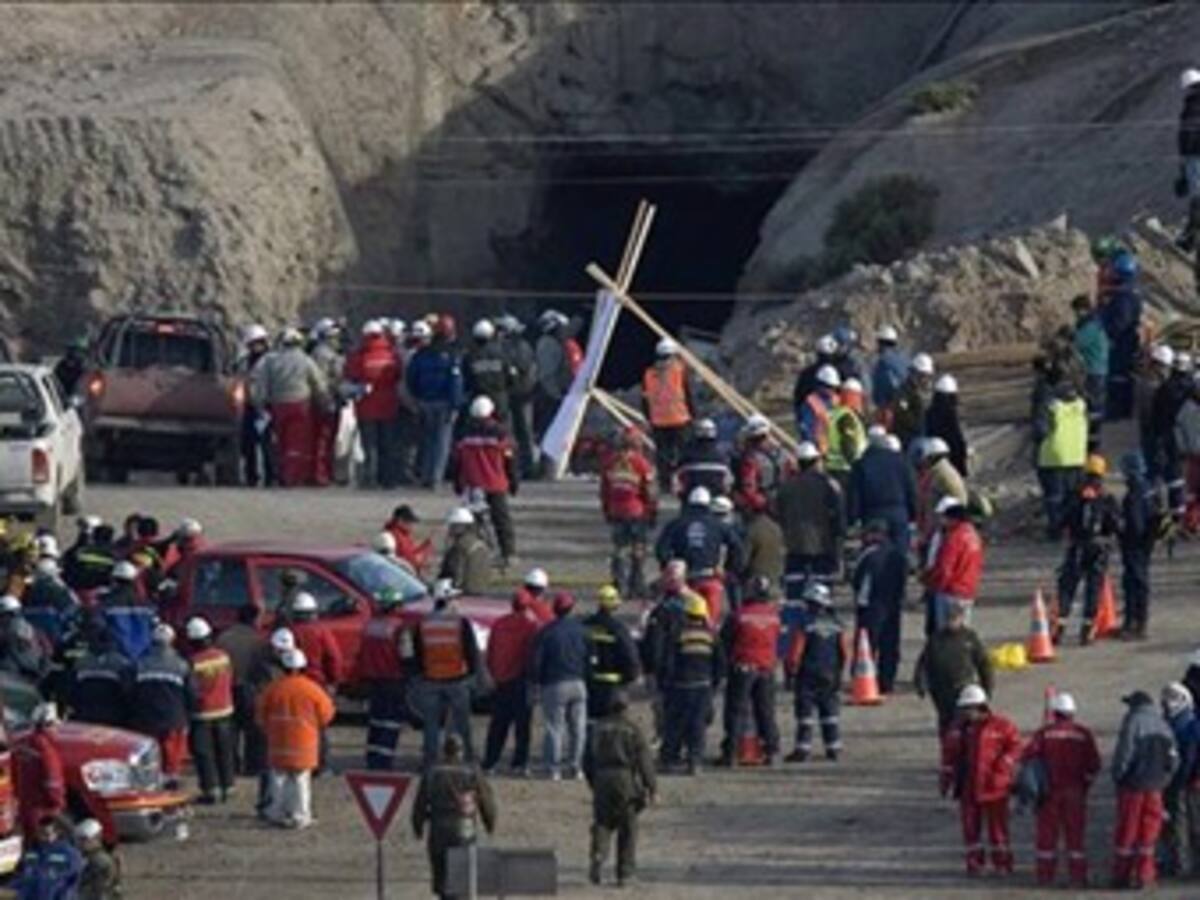 Detienen el rescate de los mineros en Chile por mantenimiento de perforadora