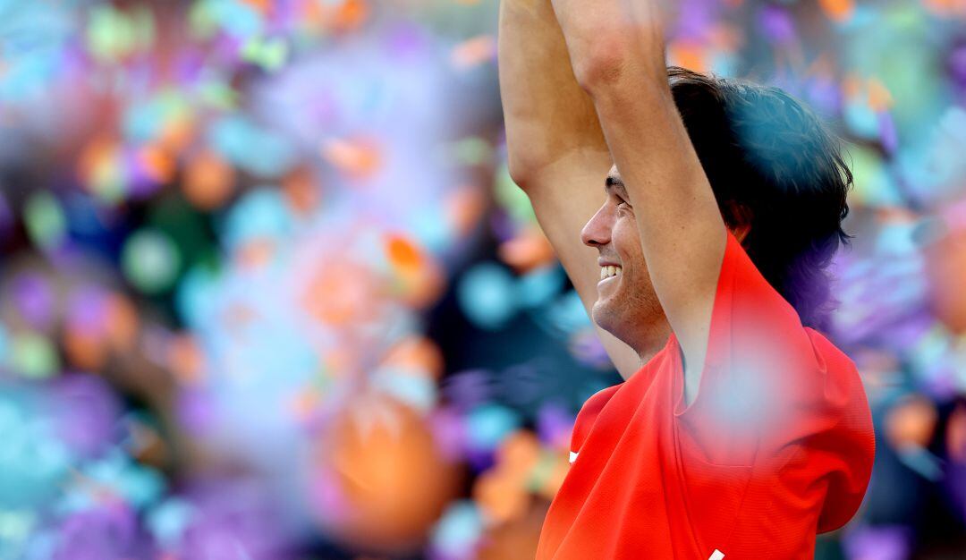 Taylor Fritz festeja con su segundo título en el circuito ATP.