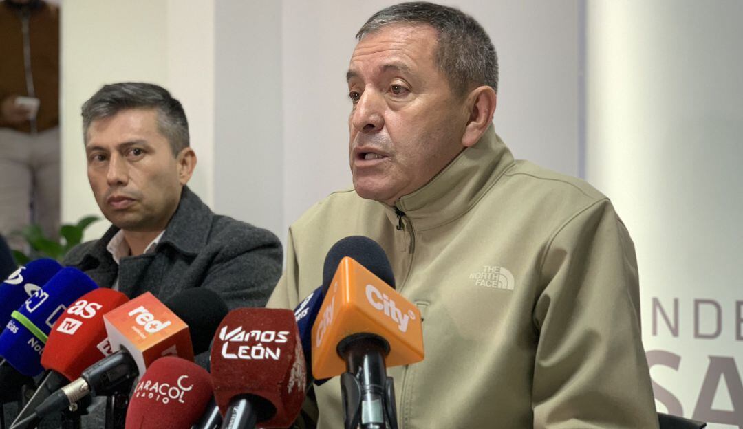 Eduardo Méndez, presidente de Santa Fe, durante la rueda de prensa en la que confirmó la salida de Martín Cardetti.