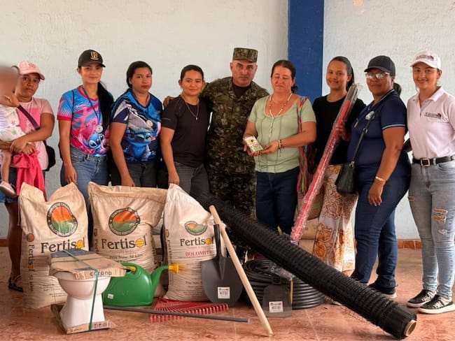 Ejército Nacional y entidades aliadas fortalecen el entorno escolar de 700 niños en Santa Rosa del Sur