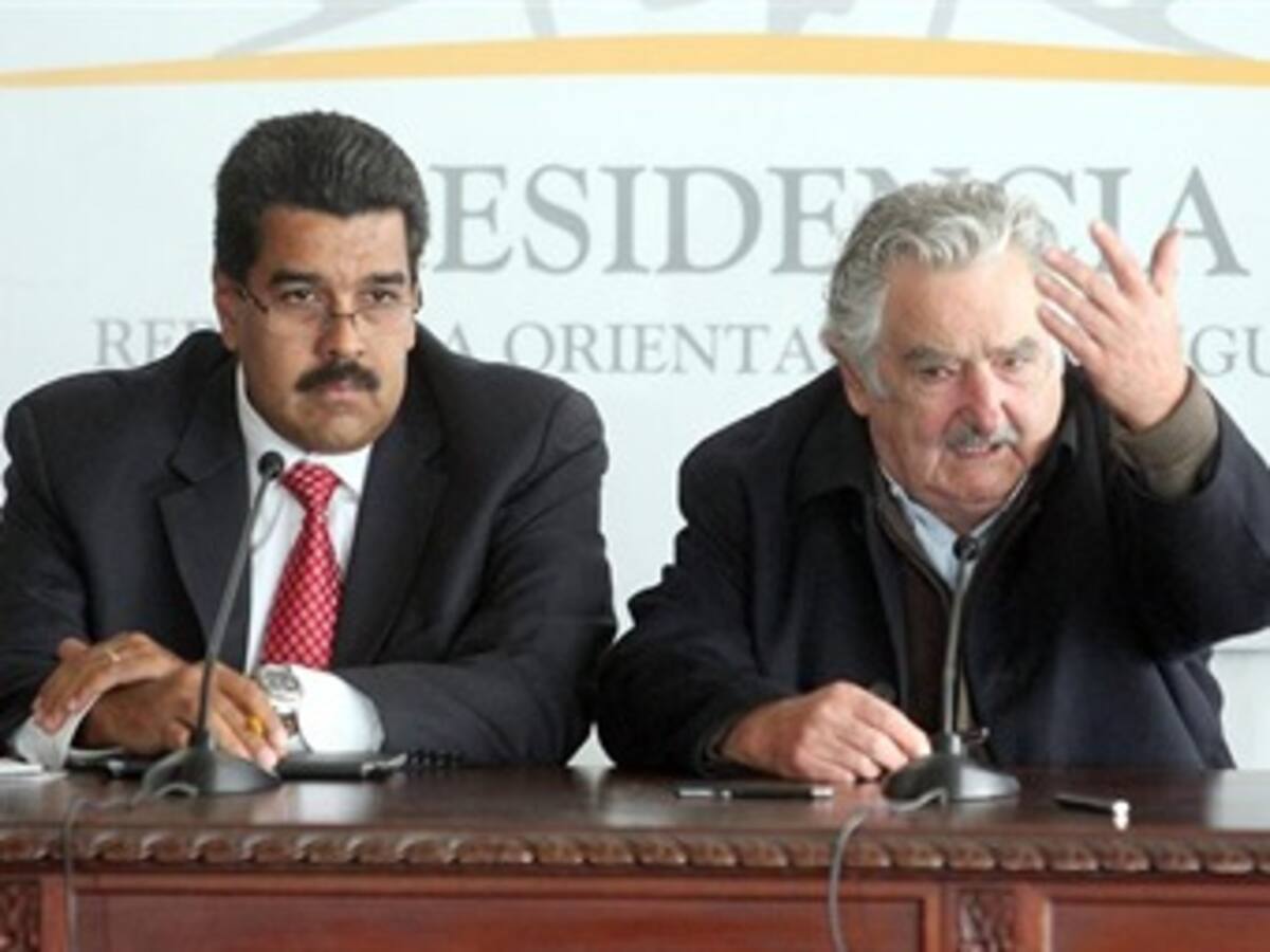 Maduro promete petróleo a Uruguay y confirma presencia en cumbre del Mercosur