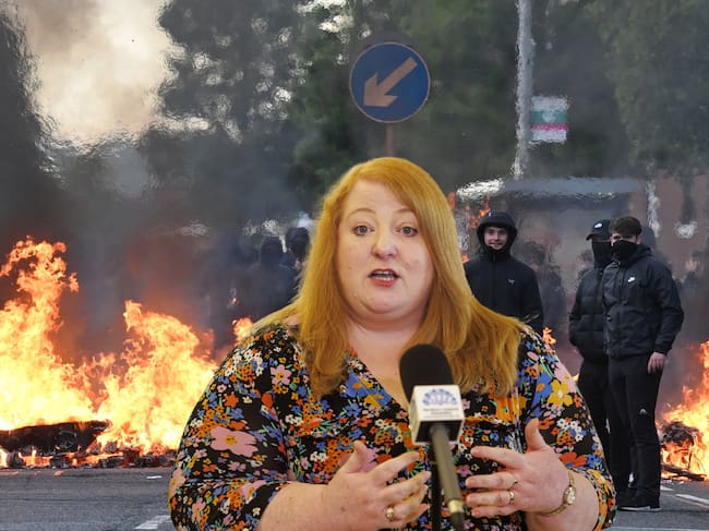 Naomi Long, Ministra de justicia del Norte de Irlanda. De fondo, los disturbios dados en el país. (Crédito: Charles McQuillan/Getty Images)