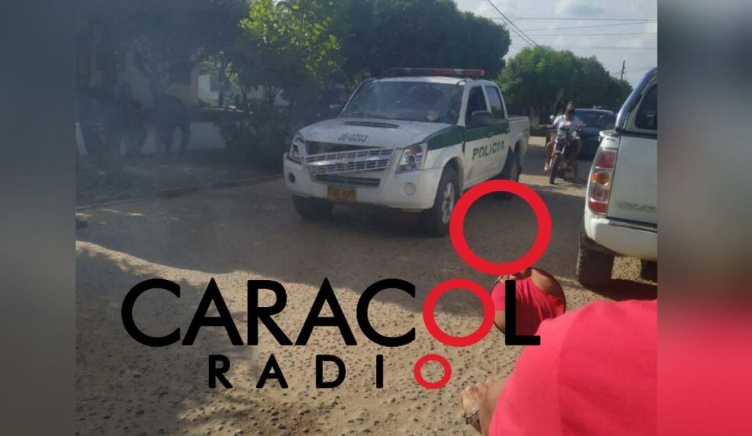 Activan carga explosiva al paso de una patrulla de la Policía