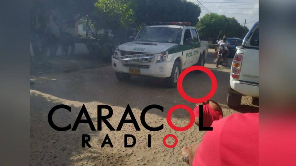 Activan carga explosiva al paso de una patrulla de la Policía