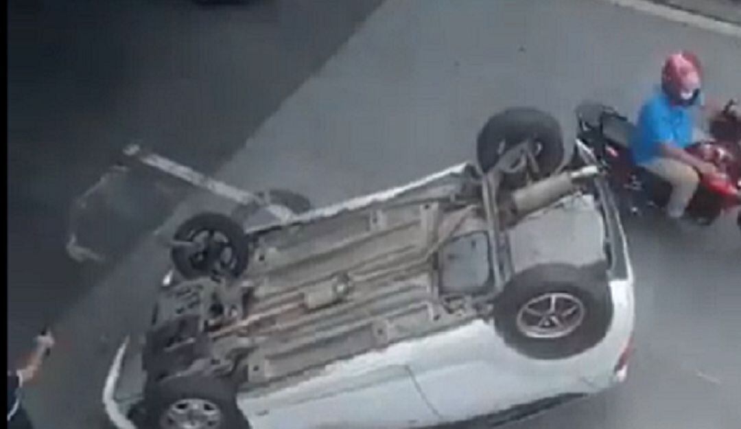 Volcamiento de automóvil