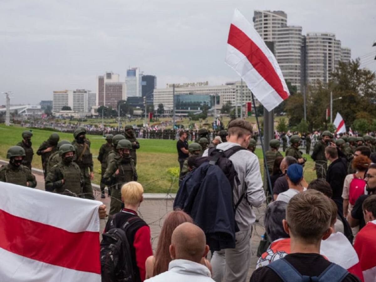 Reforma constitucional en Bielorrusia resolvería crisis política: Rusia