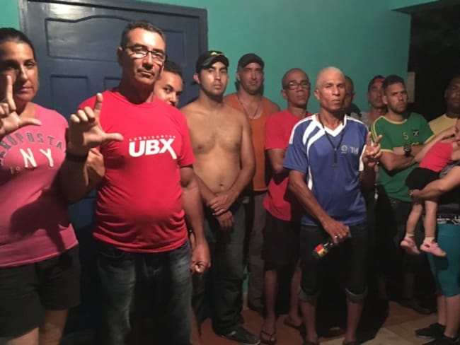 Cubanos varados en Colombia y desesperados buscan pasar la frontera con Panamá